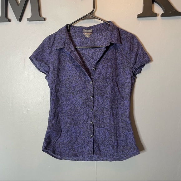 Eddie Bauer Tops - Eddie Bauer Navy Blue/Black Paisley Classic Fit buttonup short sleeve Top xs